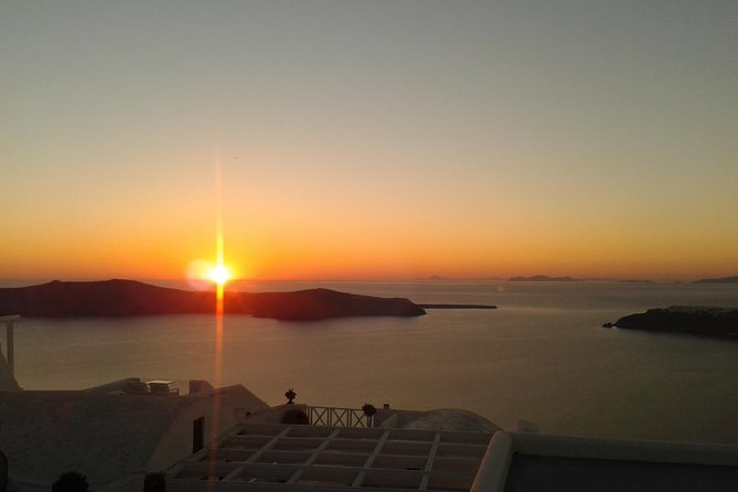 6 Hours Private Full Santorini Highlights - Oia Main Street: Explore the Iconic White-Washed Buildings and Charming Shops