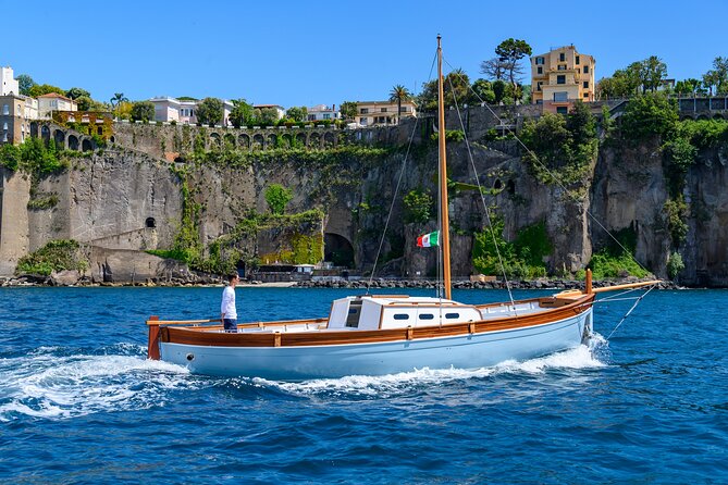 6 Hours Private Tour Sorrento and Positano on Gozzo Hybrid - Itinerary Overview