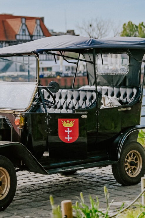 60 Min of Sightseeing in Retro Cars, Gdansk - Pricing and Availability