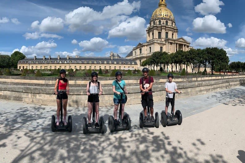 60-minute Guided Segway Tour in Paris - The Louvre connection, and what it does not promise