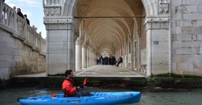 60 Quick Kayak Tour of Venice With Guide - Meeting Point