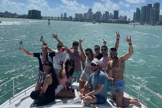 65ft Yacht Charter in Miami - Practical Details and Tips