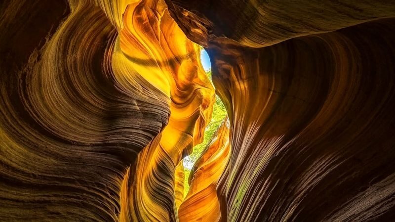 7-day, 6-night Canyon Secret Realm Tour in Xian, Shaanxi (2-8 people group) - From Xi’an to the canyon country