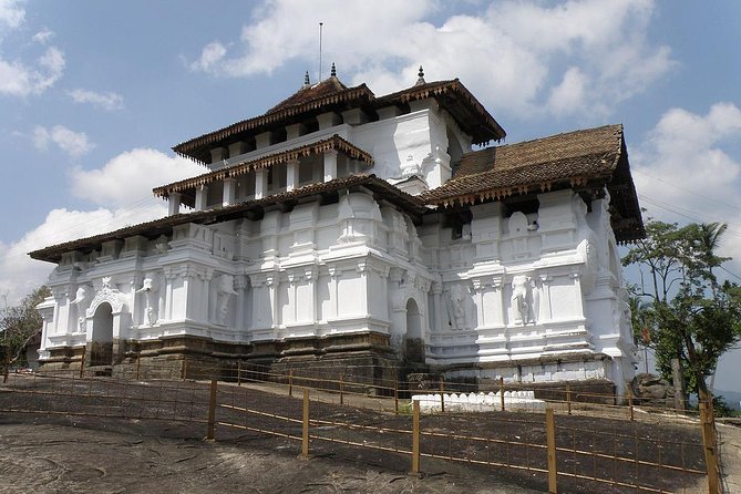 7-Day Culture and Heritage Tour of Sri Lanka - Day 1: Colombo - Kandy