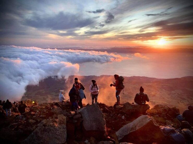 7 Hour Hike Pico Mountain and Piquinho 2351 Meters - Activity Details