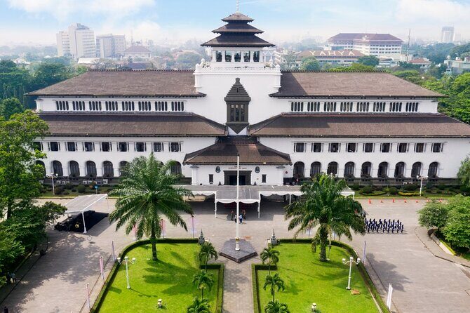 7 Hour Private Bandung City Tour - FAQ