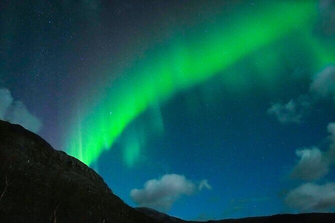 7 hours Tromsø Aurora Tour: Photos, snacks & warm drinks included - Authentic Experiences and Reviewer Insights