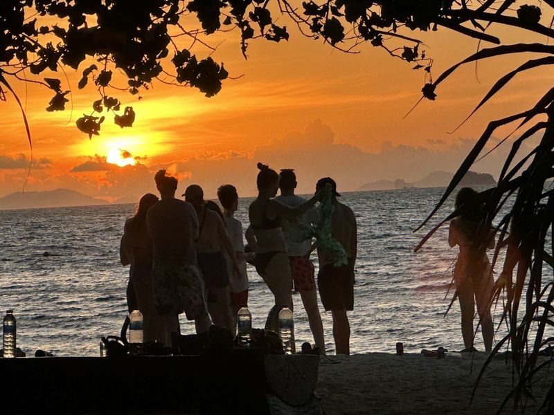7 Islands Sunset Tour with Buffet+Snorkeling+Bioluminescent Plankton - Tang Ming and the second snorkeling chance