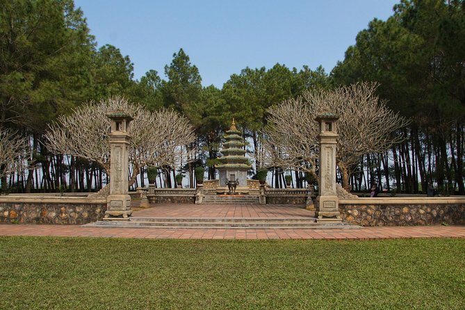 7 Must See Places in Hue With English Speaking Driver - Experience Local Life at Dong Ba Market