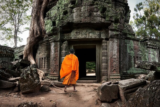 7-must See Temples in Angkor Park (Private Guided Tour) - Bayon Temple: The Enigmatic Smiling Faces