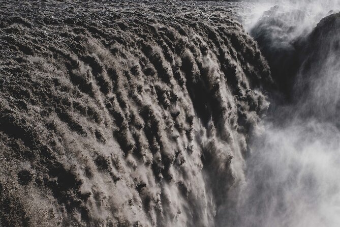 7 Nights 8 Days Around Iceland Tour Starting From the Airport - Day 4: Glacier Lagoon and Diamond Beach