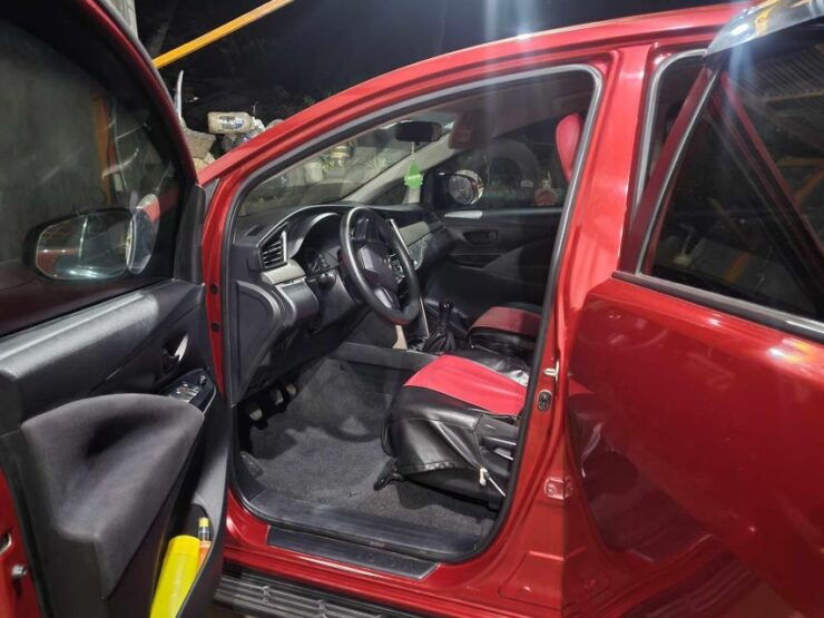 7 Seater Car Rental - Manual - Spacious Seating Arrangement