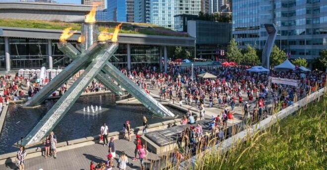 7hr Private Sightseeing Tour Vancouver (from Vancouver City) - Renowned Shopping: Robson Street