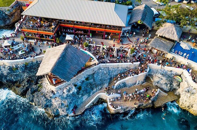 7Mile Beach/Ricks Cafe Tour with Free Shopping from Montego Bay - Ricks Café: A World-Famous Clifftop Landmark