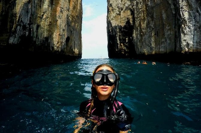 8-day Galapagos on a Budget: 3 Islands Experience - Budget-Friendly Accommodations