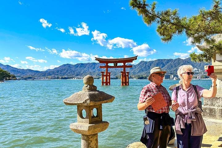8-Day Japan Premium Mini Group Tour with 3/4 Stars Hotels by Agate Travel - Kyoto’s golden pavilion and Gion streets