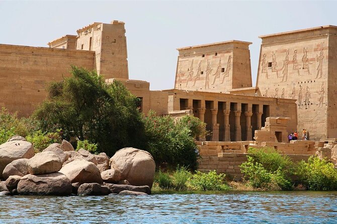 8-Day Private Dahabyia From Luxor to Aswan - Dining Experience