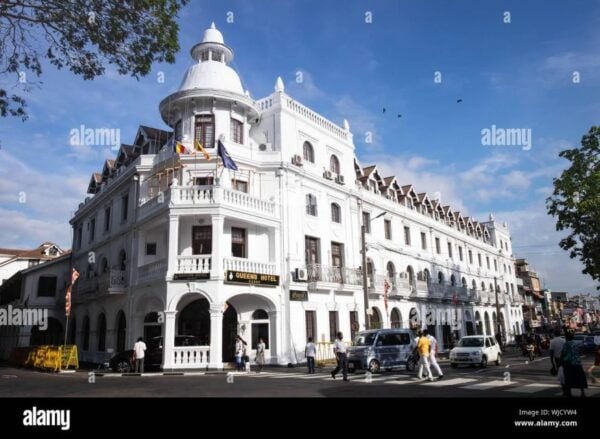 8 Days Round Tour Across Beautiful Nature of Sri Lanka - Vibrant City Life in Colombo