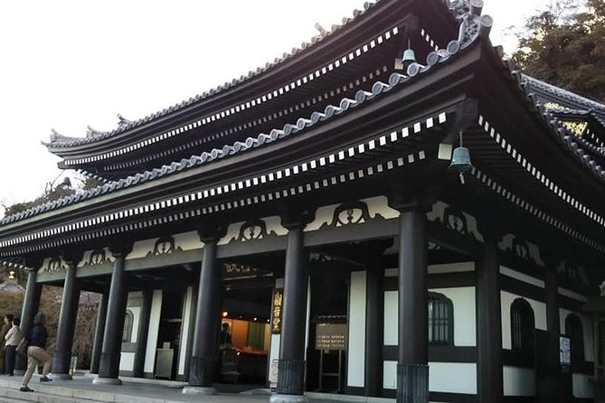 8-Hour Kamakura Tour by Qualified Guide Using Public Transportation - Price and Booking Details
