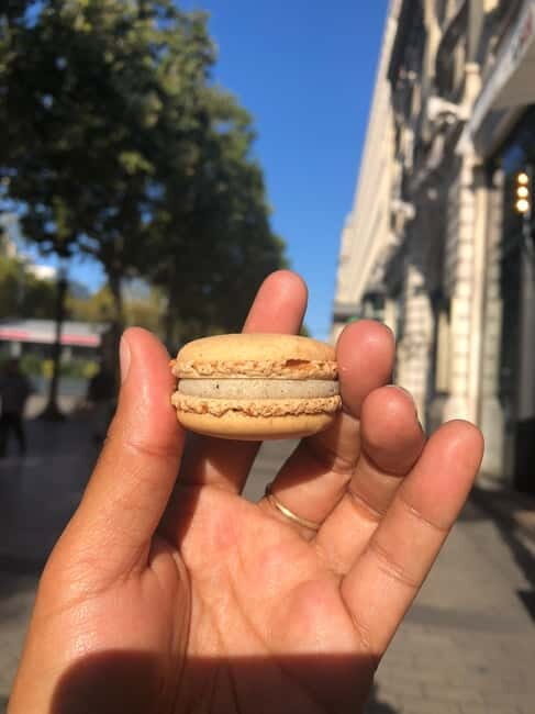 8-hour panoramic tour of Paris in Portuguese - An Inside Look at the 8-Hour Paris Tour