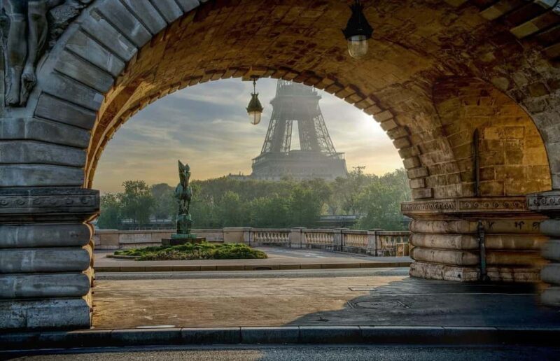 8-hour panoramic tour of Paris in Portuguese - Honing in on the Highlights