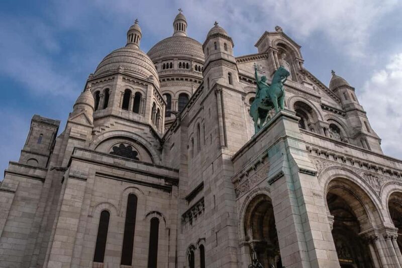 8-hour panoramic tour of Paris in Portuguese - Frequently Asked Questions