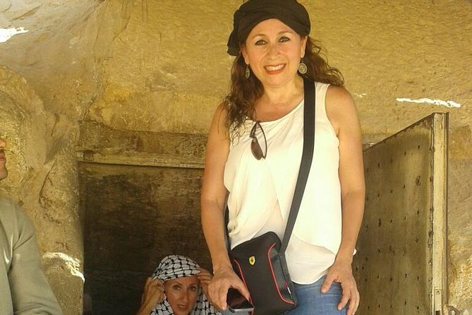 8-Hour Private Guided Tour to Giza Pyramids Memphis and Saqqara From Cairo - Itinerary