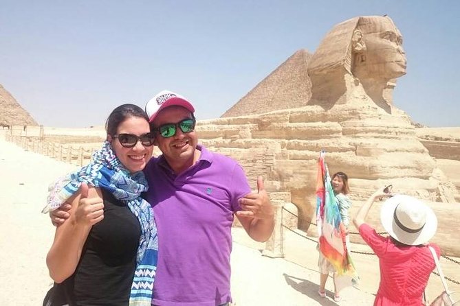 8-Hour Private Tour to the Pyramids of Giza and Saqqara From Cairo - Exploring the Great Pyramid of Giza
