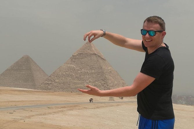8-Hour Private Tour to the Pyramids of Giza and Saqqara From Cairo - Indulging in Traditional Egyptian Cuisine