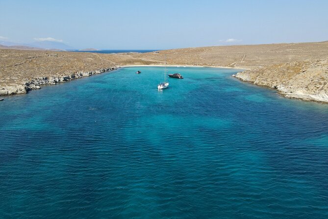 8 Hour Private Yacht Cruise in Delos Rhenia Mykonos Scorpion 28 - Onboard Amenities and Facilities