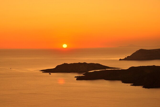 8 Hour Sightseeing Tour in the Magical Santorini Island - Price and Booking