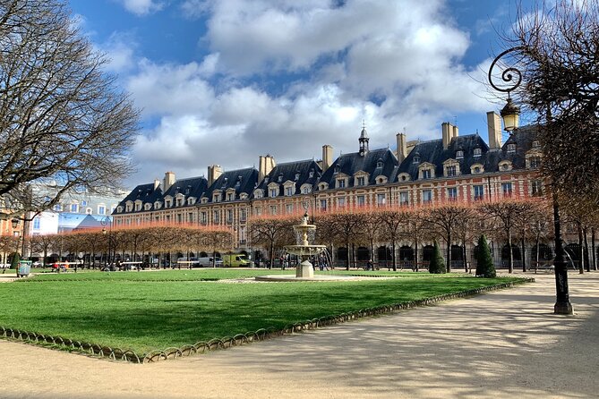 8 Hours Paris Tour With Montmartre, Marais, Galeries Lafayette and Lunch Cruise - Louvre Museum: World-Class Art Collection and Architectural Marvel