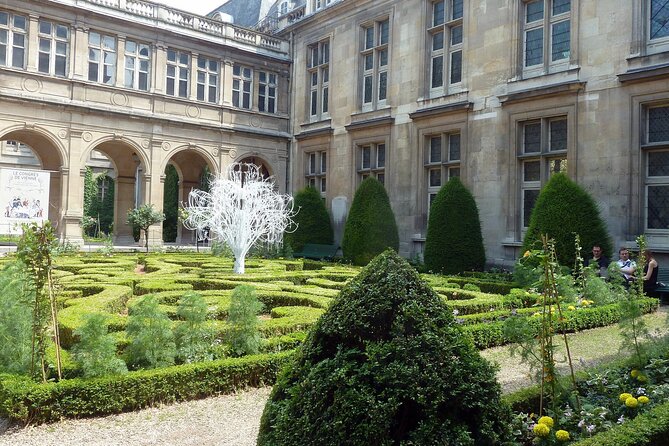 8 Hours Paris Tour With Montmartre, Marais, Galeries Lafayette and Lunch Cruise - Eiffel Tower: Parisian Landmark and Panoramic Views