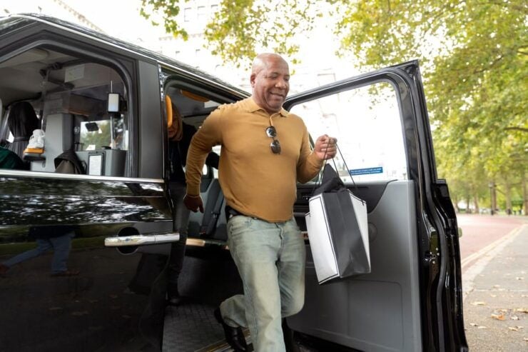 8 Passengers- XL London Stansted Airport To/From City Centre - Coordinating Customer Itineraries