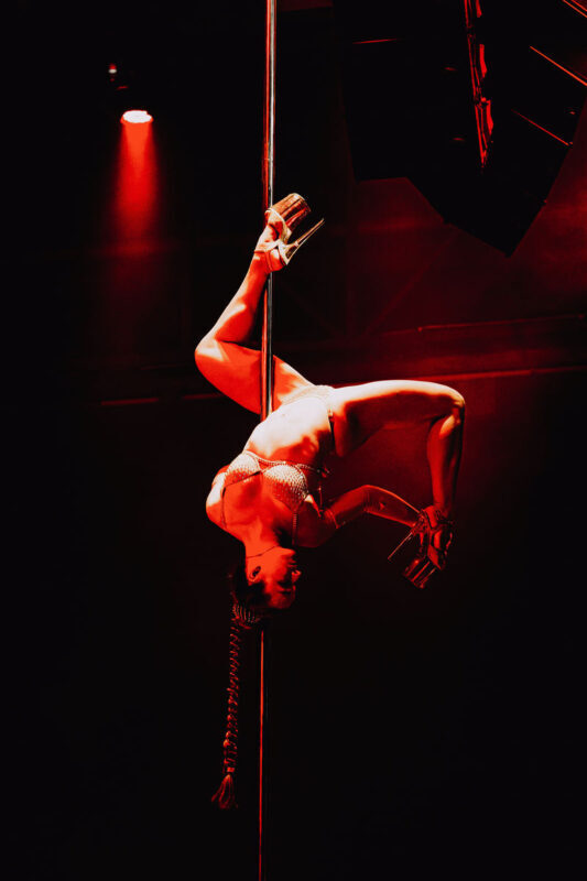 89 Adult Show Ticket in Pattaya - Choosing a seat and handling the no-phone rule