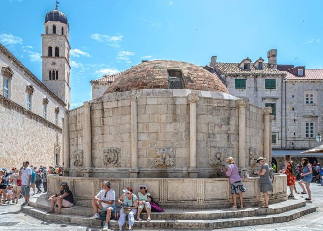 8am or 7 Pm PRIVATE Old Town Discovery and History Tour - Booking Flexibility