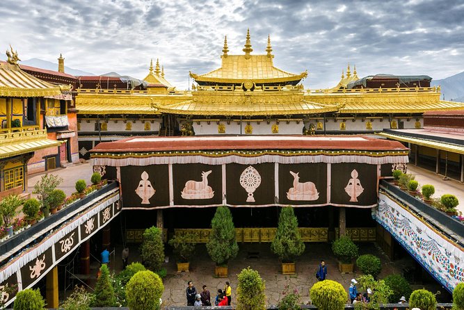 9 Day Lhasa City Essential Group Tour With Kathmandu Sightseeing - Tour Itinerary