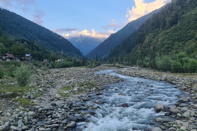 9 Days and 8 Nights Full Offbeat Tour of Kashmir - Pickup and Start Details