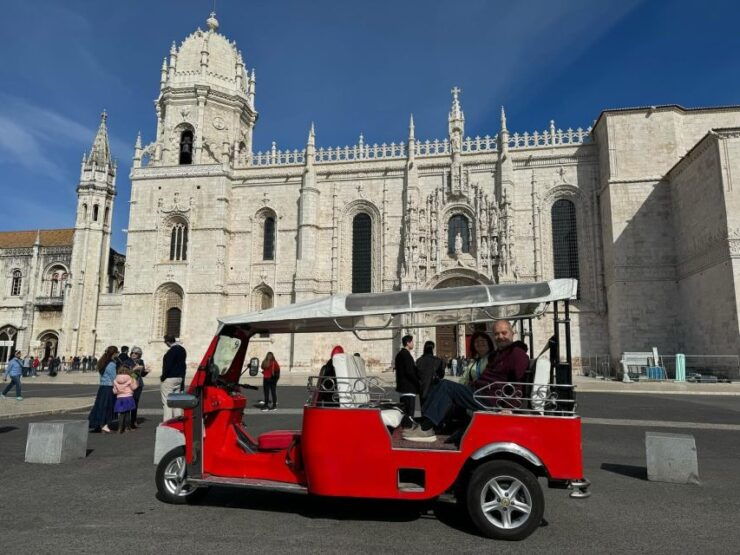 90 Min Tour of Alfama/Oldtown by Tuk Tuk With Lisbon by Tuk - Itinerary