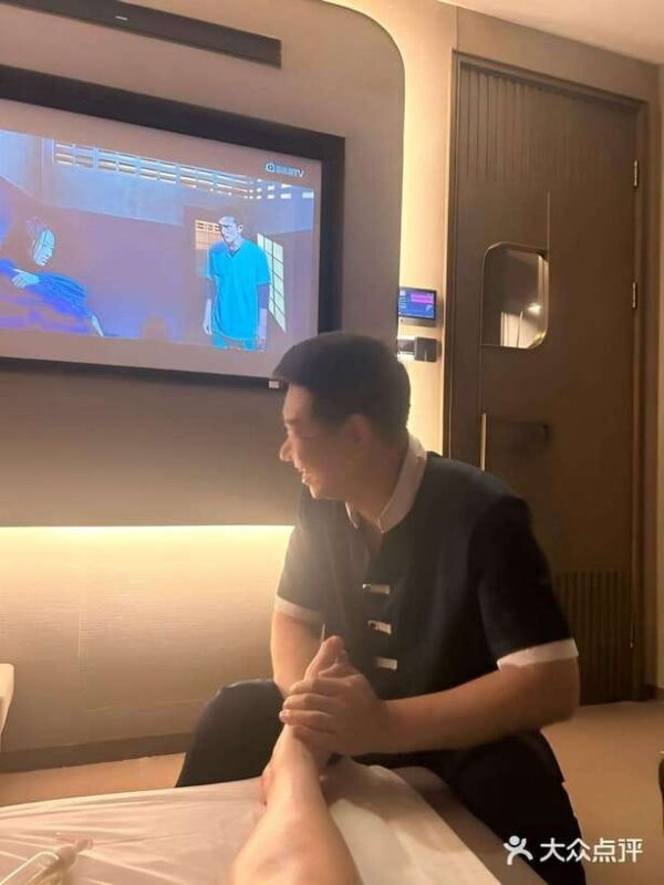 90-minute foot bath massage - What Is the 90-minute Foot Bath Massage Experience?