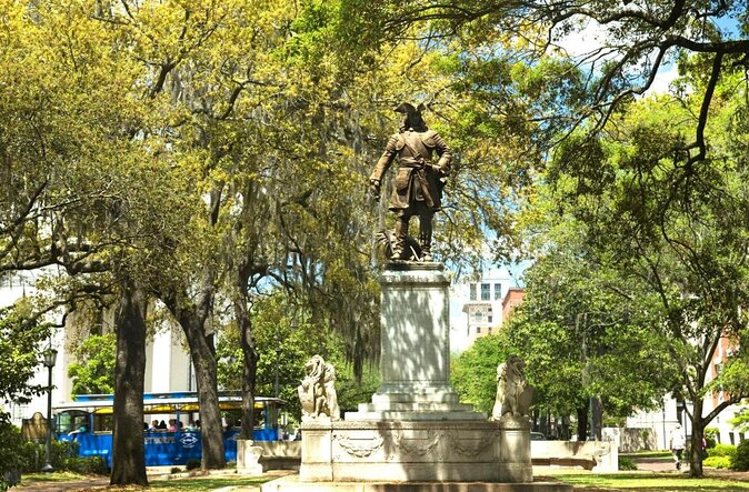 90 Minute Historic Savannah Walking Haunted Bar Pub Crawl - Spooky Paranormal and Historical Tales