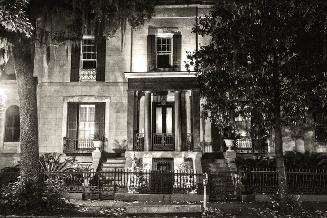90 Minute Original Haunted Savannah Tour 8pm - Content and Atmosphere
