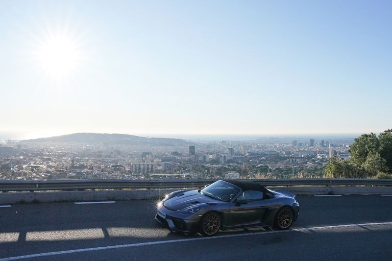 90-minute supercar drive in Barcelona to Tibidabo Mountain - License, age, and safety rules