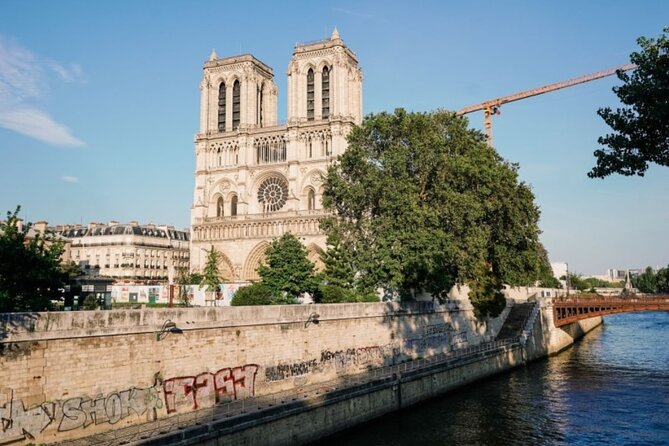 Paris Semi Private Tour With Montmartre, Louvre and Boat Cruise - Background