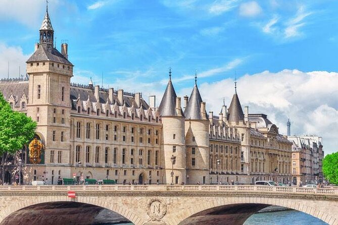 Departure Transfer: Paris Hotels to Paris Train Stations in Car - Price Information and Terms