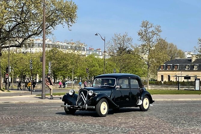 Best Guided Sightseeing Tour in Paris by French Vintage Car - Expert Local Guides