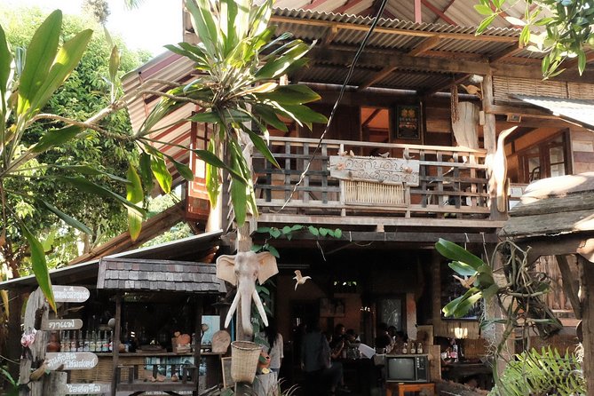 A Charming Exploration of Phrao - Uncovering Phraos Hidden Gems