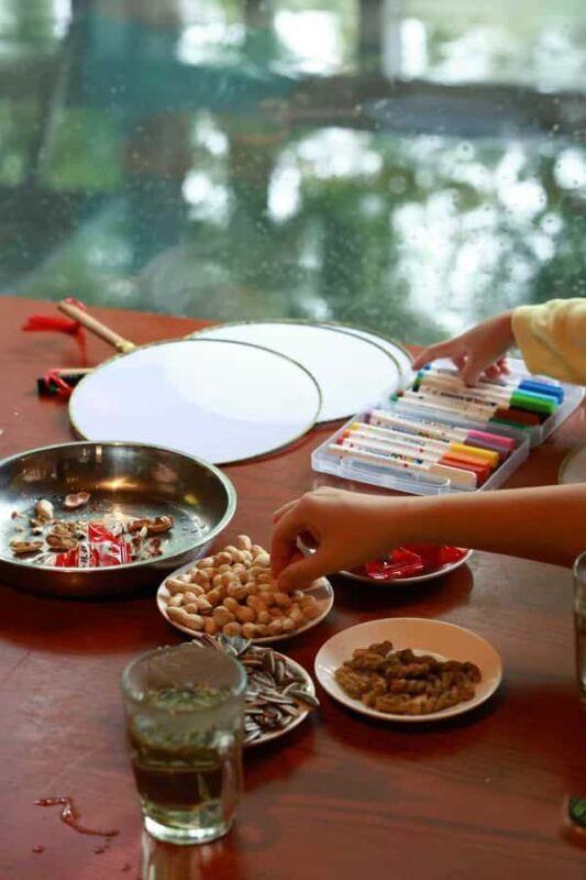 A classic half-day cruise on West Lake - The Cultural Fan-Painting Experience