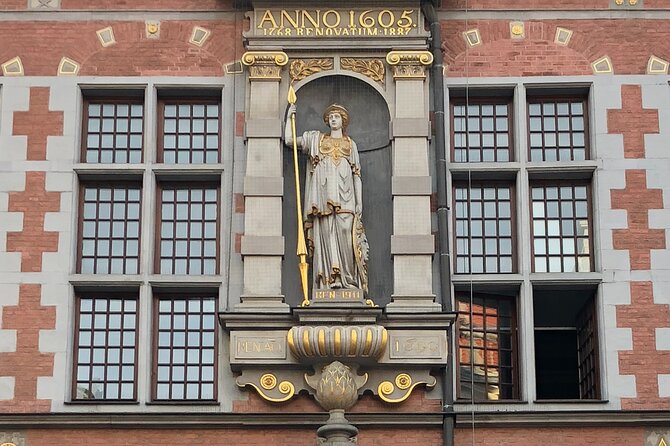 A Cultural Private Tour of Gdansk Old Town - Interactive Learning Experience