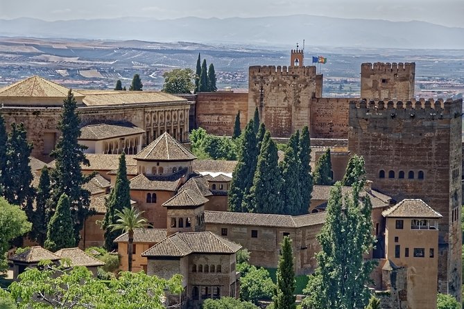 A Day in the Life of Granada - Private Tour With a Local - Indulging in Moorish Tea and Sweets